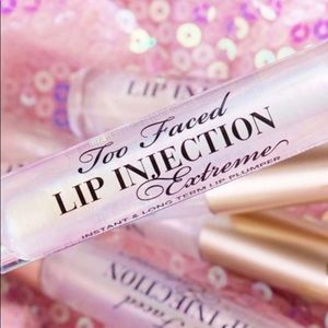 Too Faced Lip Injection Extreme Lip Plumper. Clear